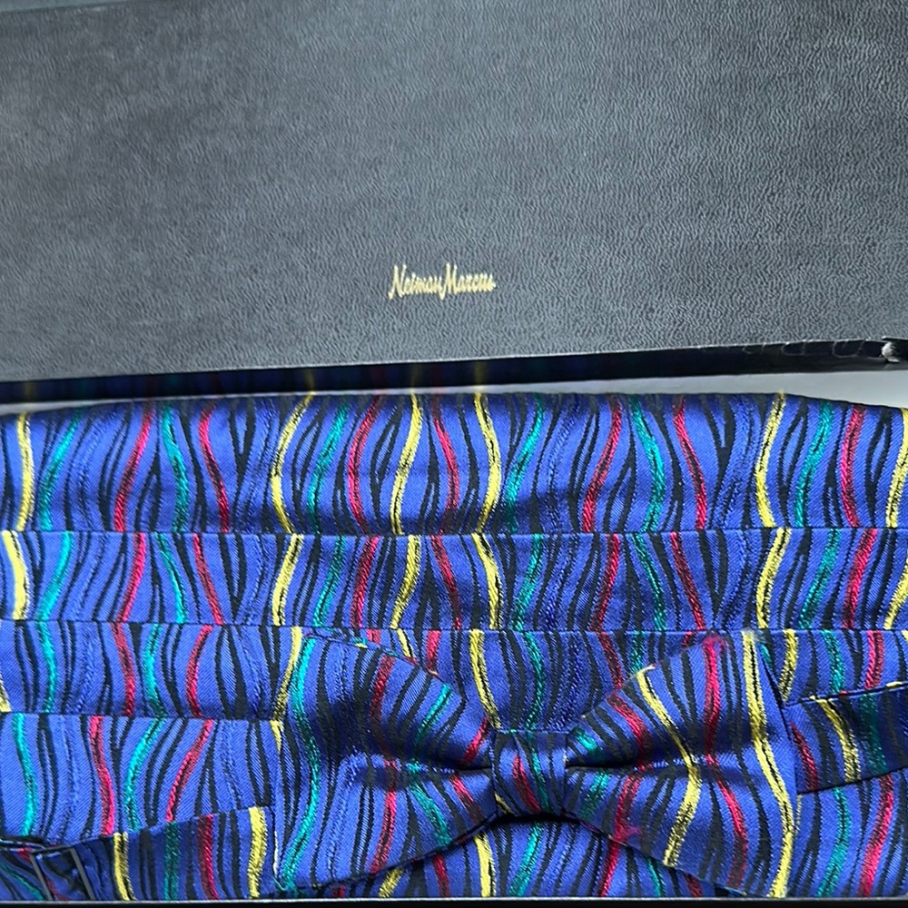 A cummerbund and matching tie set by Neiman Marcus Vibrant Striped